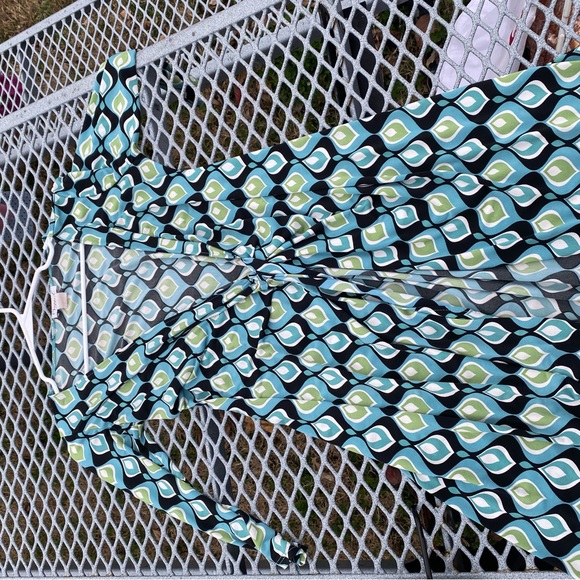 Classy Dresses Bundle - Picture 8 of 10